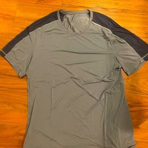 Men’s Medium Lululemon Vent Tech Shirt